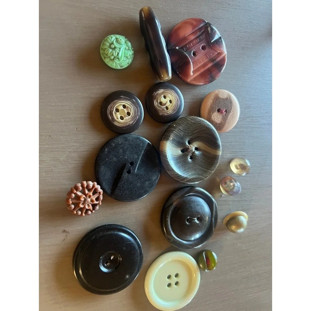 Vintage Button Lot 15pc Mix Carved Marbled Toggle Cratfs Art MCM Retro Upcycle